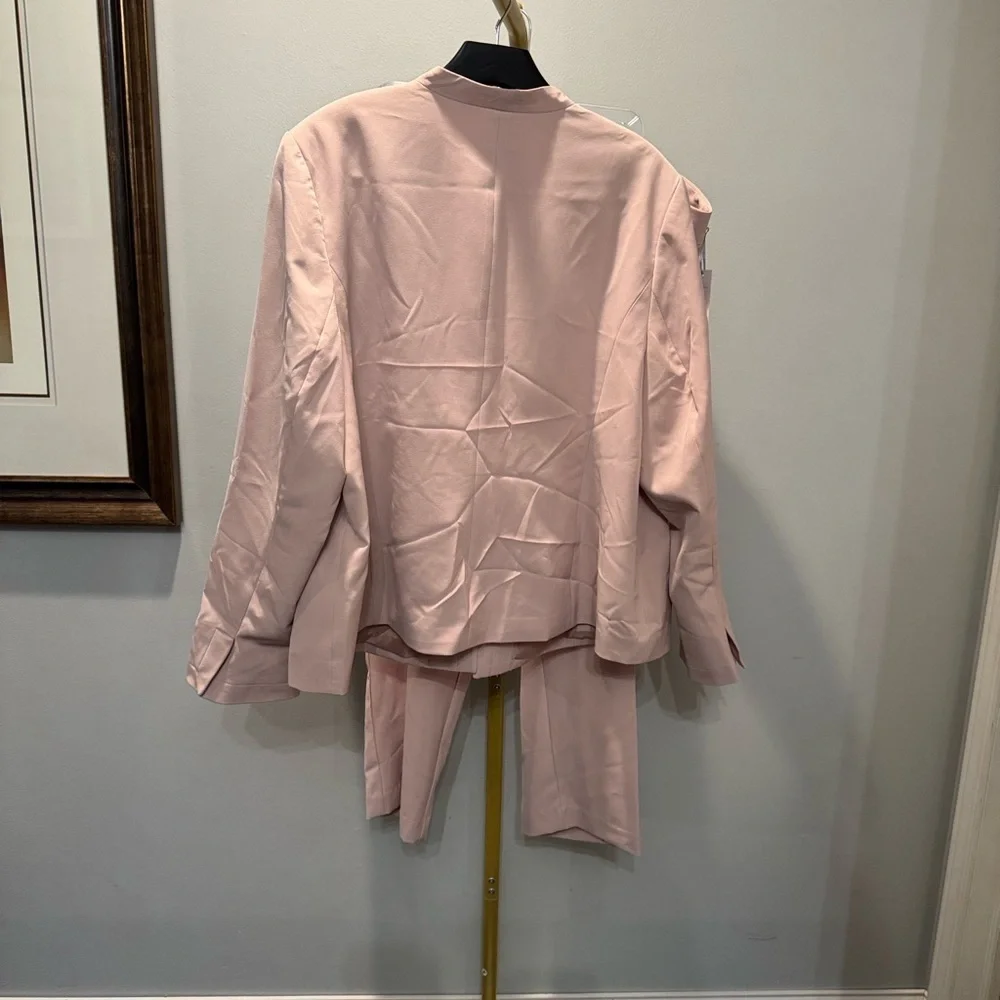 Liz Claiborne career woman Blush Blazer and slimming pants suit NWT 22W